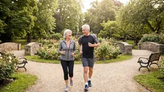 Mikä todella auttaa pysymään aktiivisena 65 vuoden jälkeen: 4 todistetusti tehokasta liikuntamuotoa